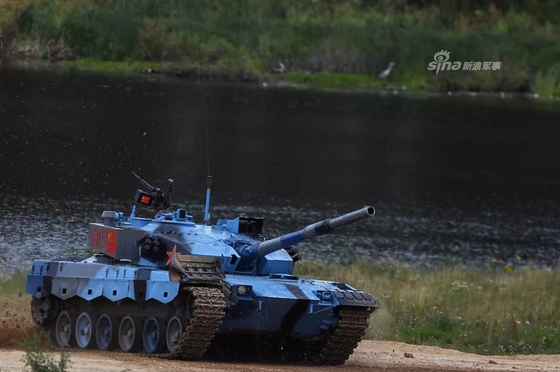 “坦克兩項(xiàng)”半決賽中國小組奪魁，“海上登陸”接力賽暫居第一